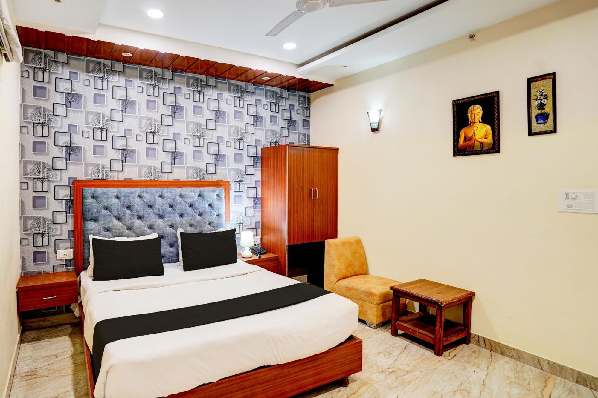 Townhouse Ram Katora Near Vishwanath Temple Formerly Sv Grand Hotel พาราณสี ภายนอก รูปภาพ