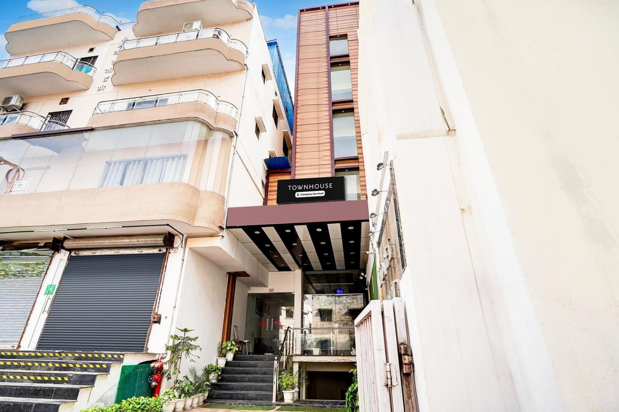 Townhouse Ram Katora Near Vishwanath Temple Formerly Sv Grand Hotel พาราณสี ภายนอก รูปภาพ