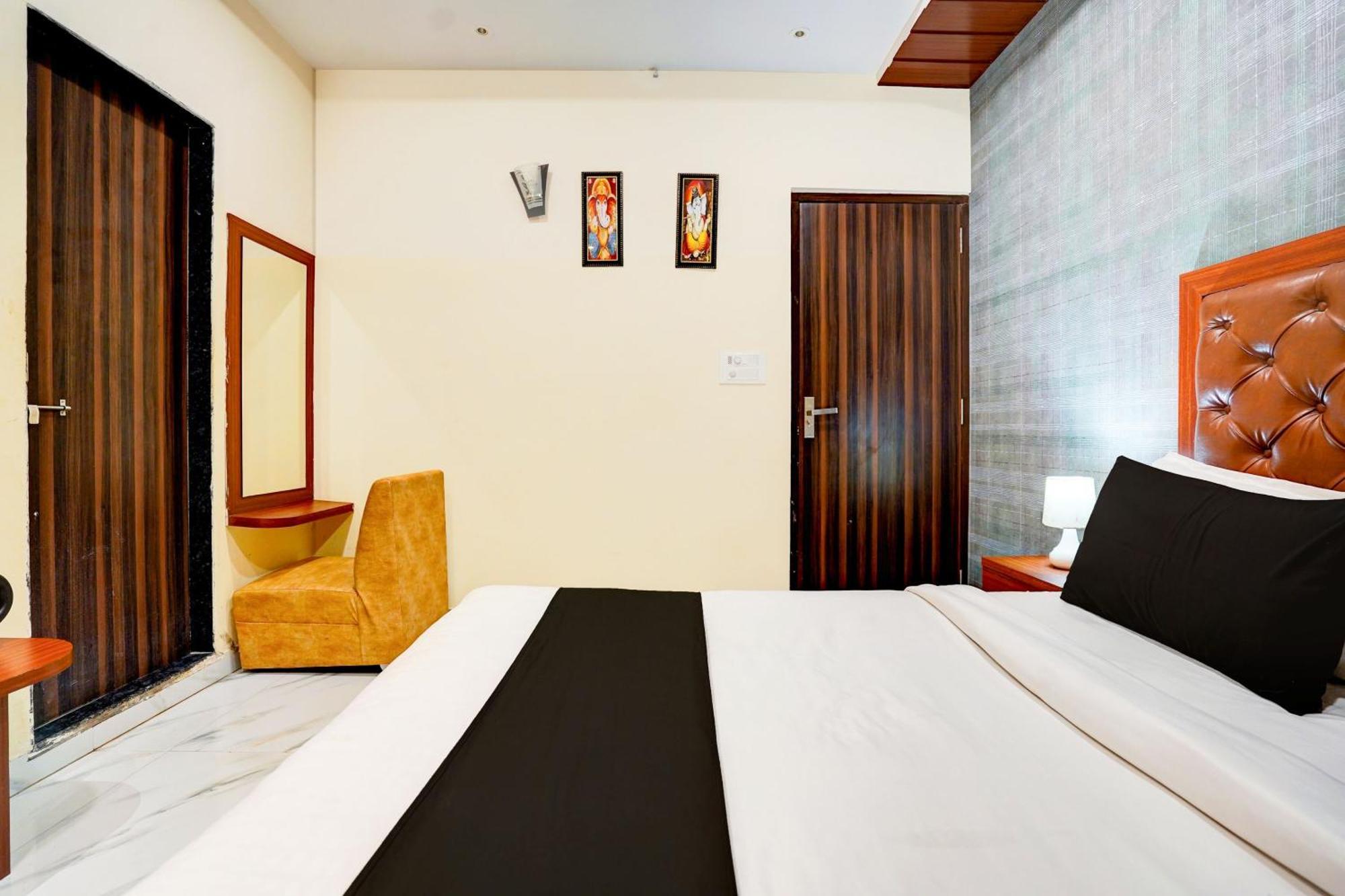 Townhouse Ram Katora Near Vishwanath Temple Formerly Sv Grand Hotel พาราณสี ภายนอก รูปภาพ