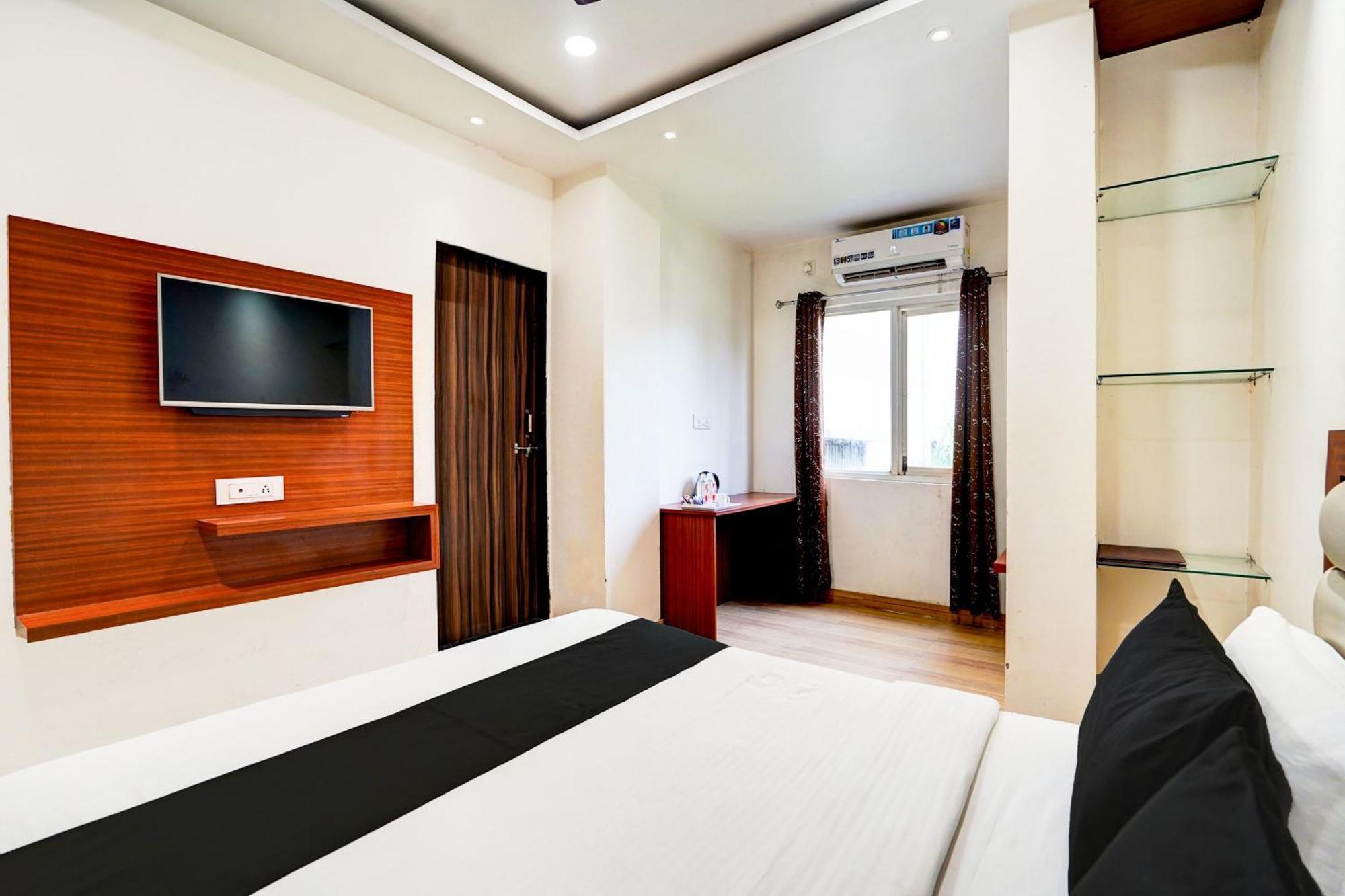 Townhouse Ram Katora Near Vishwanath Temple Formerly Sv Grand Hotel พาราณสี ภายนอก รูปภาพ