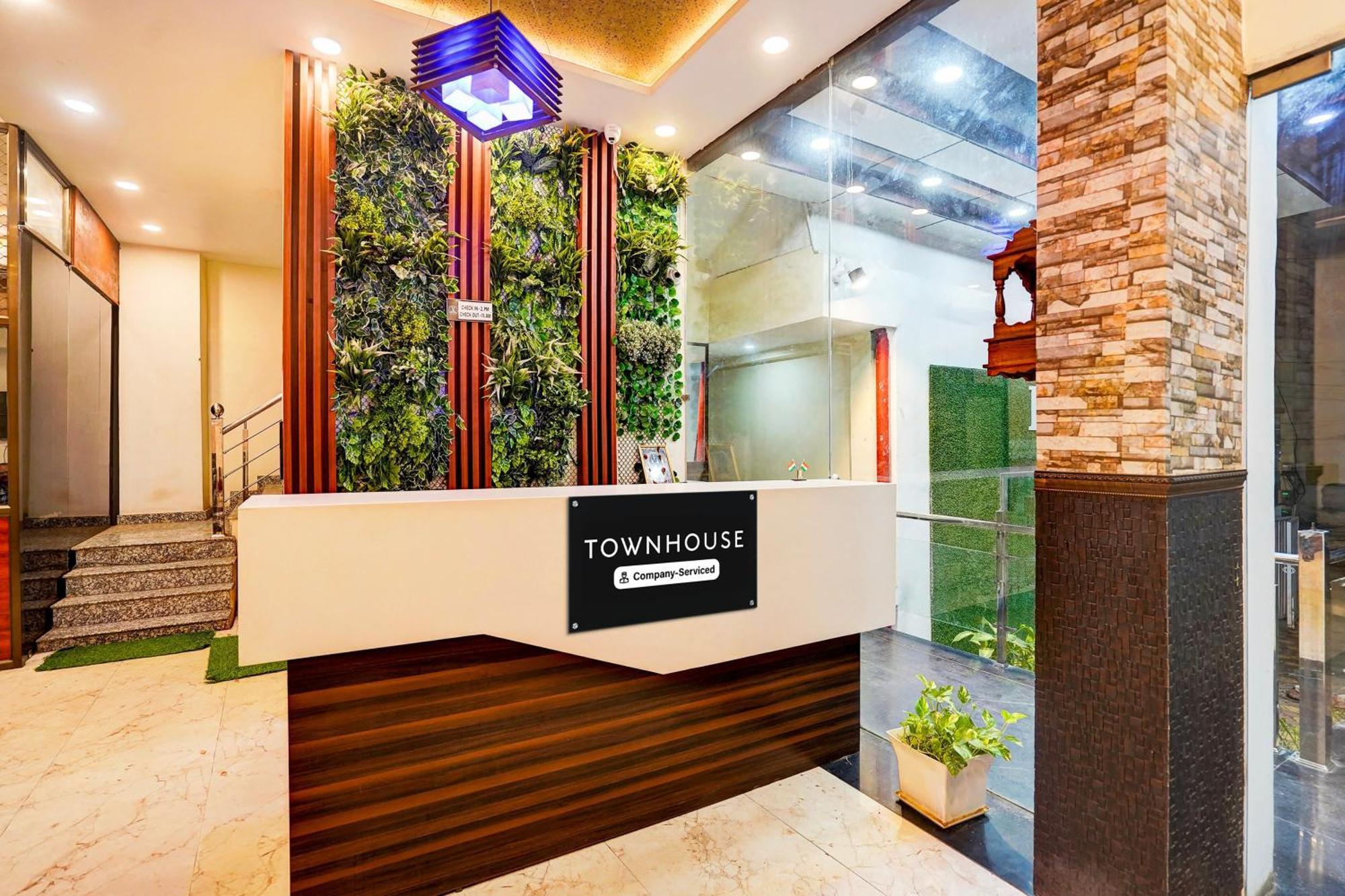 Townhouse Ram Katora Near Vishwanath Temple Formerly Sv Grand Hotel พาราณสี ภายนอก รูปภาพ