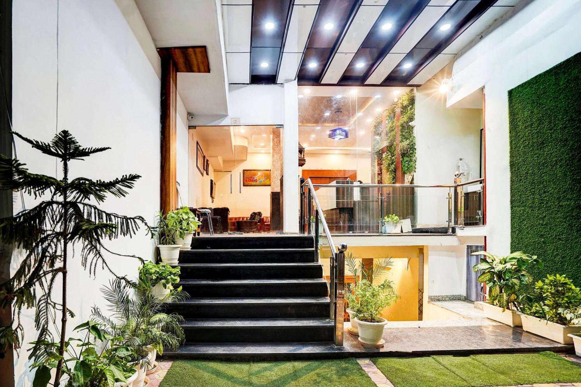 Townhouse Ram Katora Near Vishwanath Temple Formerly Sv Grand Hotel พาราณสี ภายนอก รูปภาพ
