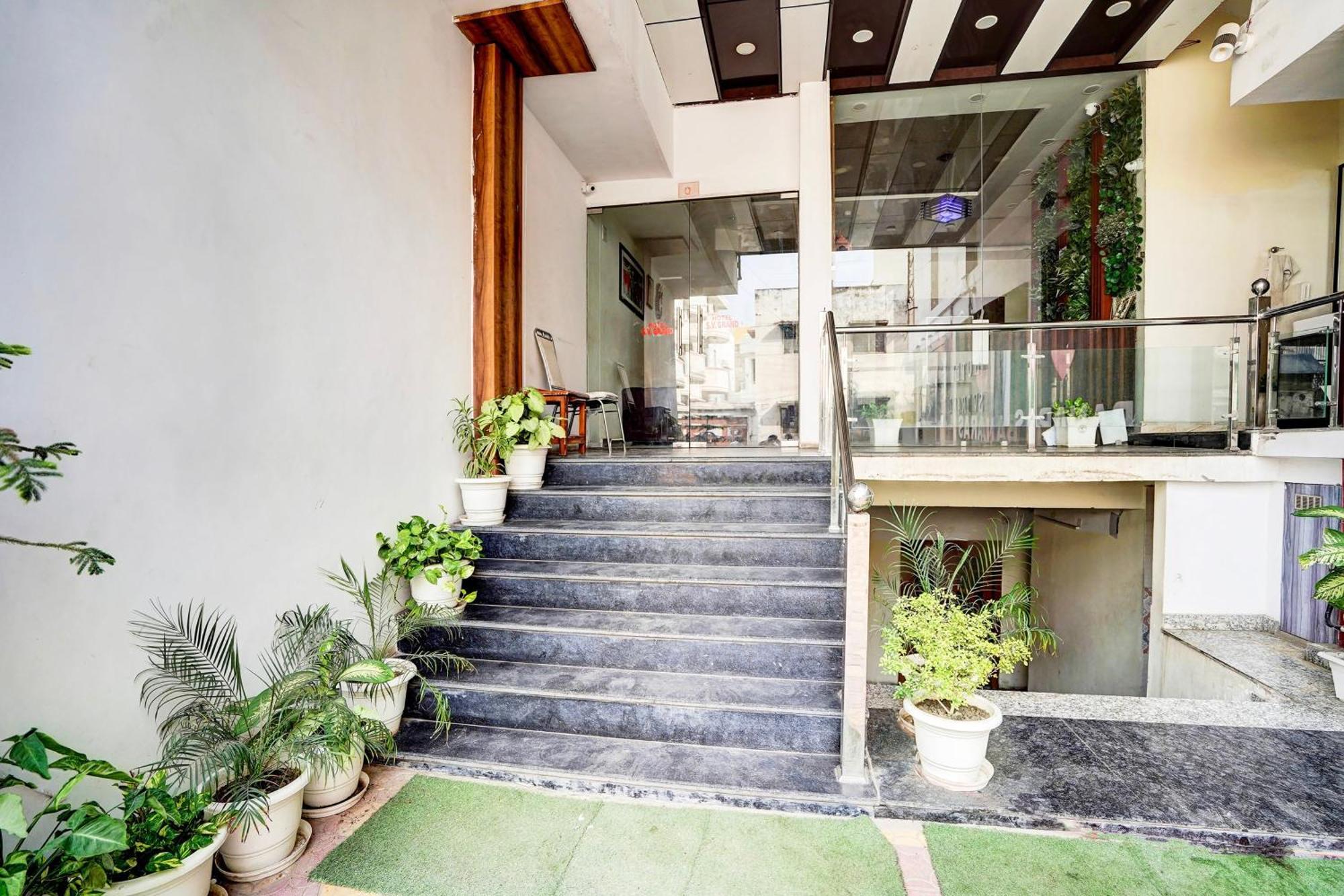 Townhouse Ram Katora Near Vishwanath Temple Formerly Sv Grand Hotel พาราณสี ภายนอก รูปภาพ