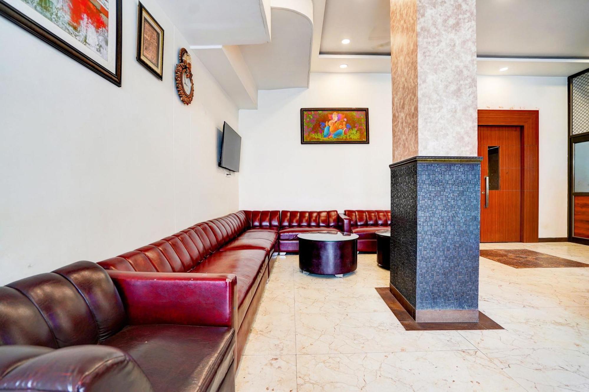 Townhouse Ram Katora Near Vishwanath Temple Formerly Sv Grand Hotel พาราณสี ภายนอก รูปภาพ