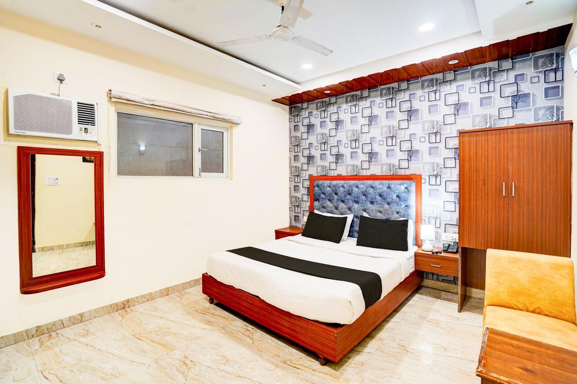 Townhouse Ram Katora Near Vishwanath Temple Formerly Sv Grand Hotel พาราณสี ภายนอก รูปภาพ